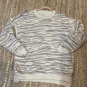 American Eagle Outfitters Gray and White Crewneck Sweater
